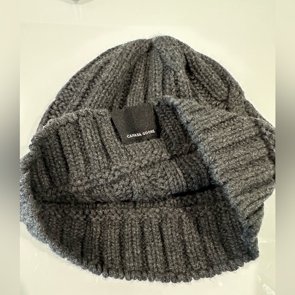 Canada Goose Knit Beanie, charcoal grey - Picture 2 of 3